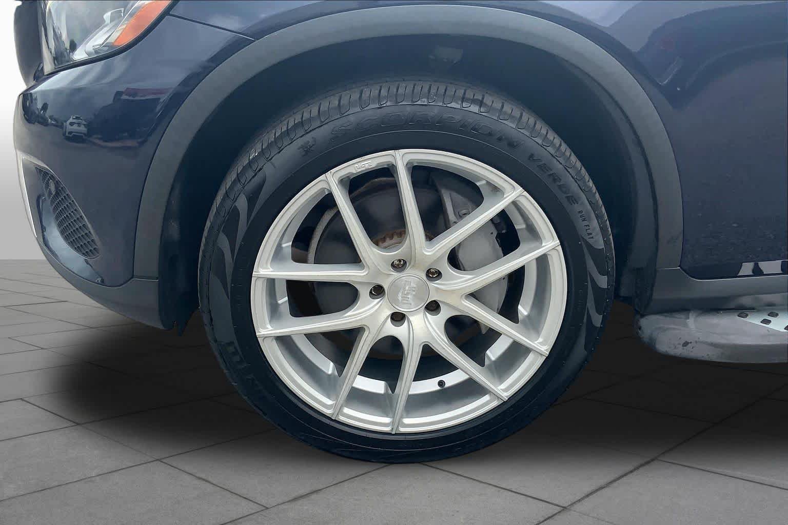 Used 2019 Mercedes-Benz GLC 300 4MATIC image 10