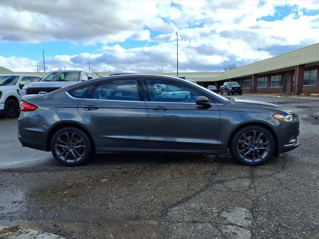 Certified 2018 Ford Fusion SE w/ Equipment Group 201A image 6