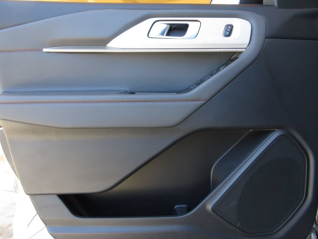 Certified 2025 Ford Explorer Active RWD image 9