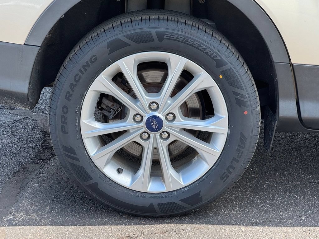 Certified 2018 Ford Escape SE FWD image 45
