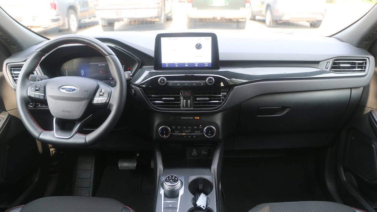 Certified 2025 Ford Escape ST-Line Select AWD/4WD image 15