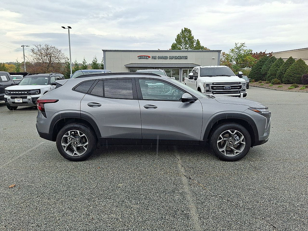 Used 2025 Chevrolet Trax LT FWD image 25
