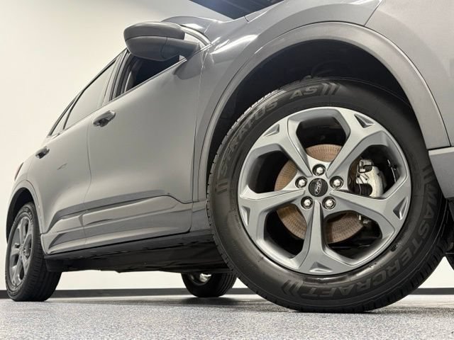 Certified 2024 Ford Escape ST-Line AWD/4WD image 3