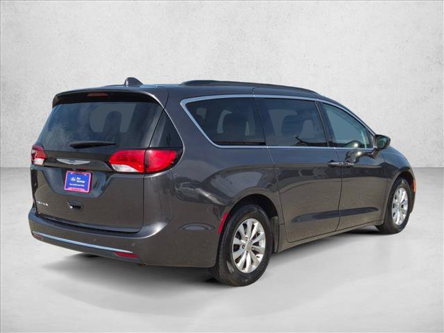 Used 2018 Chrysler Pacifica Touring Plus FWD image 5