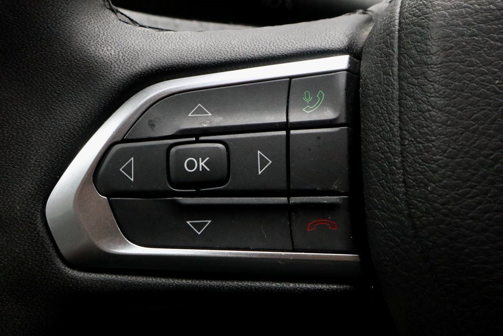 Used 2025 Jeep Compass Latitude image 27