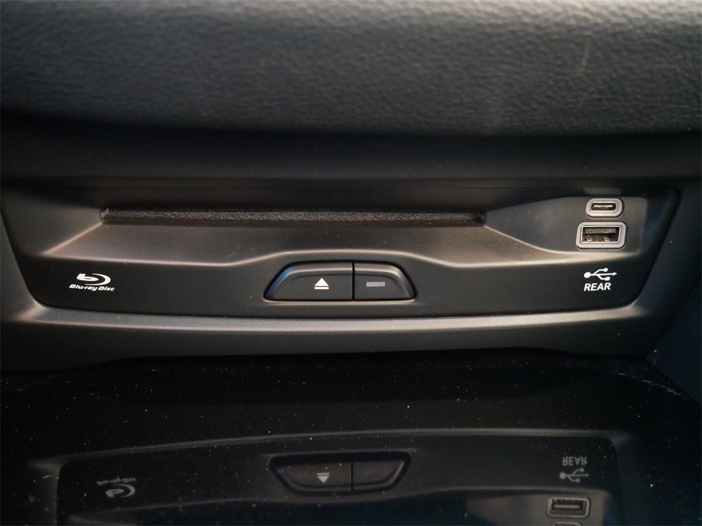 Used 2024 Chrysler Pacifica Limited w/ Uconnect Theater Family Group image 25