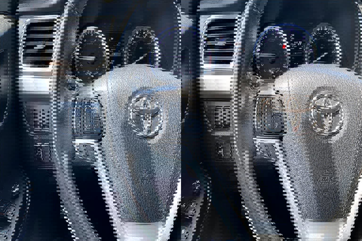 Used 2019 Toyota Highlander XLE FWD image 24