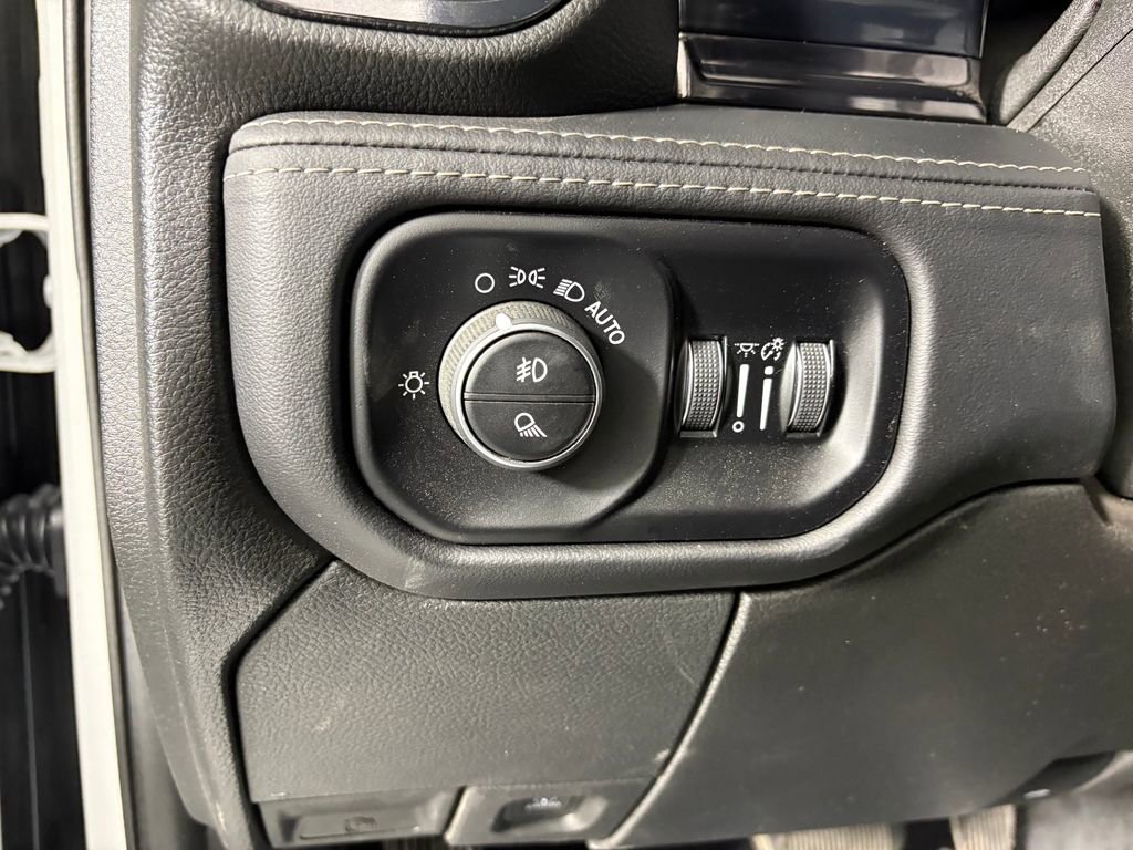 Used 2025 RAM 2500 Limited AWD/4WD image 13