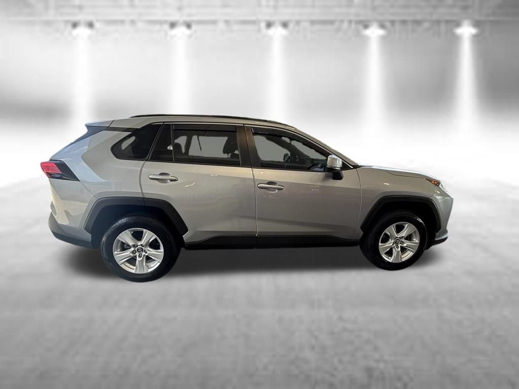 Used 2020 Toyota RAV4 XLE FWD image 3