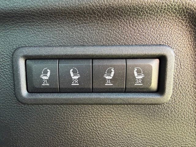 Used 2024 Jeep Wagoneer L Series II RWD image 8