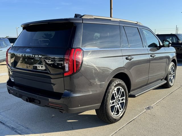 Certified 2025 Ford Expedition Active AWD/4WD image 5