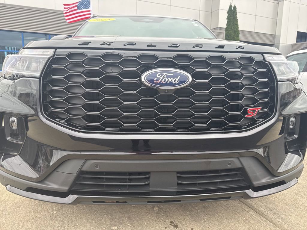 Certified 2025 Ford Explorer ST image 12