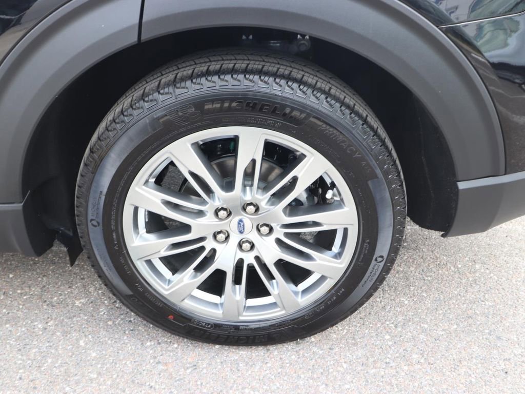 Certified 2026 Ford Explorer Platinum RWD image 24