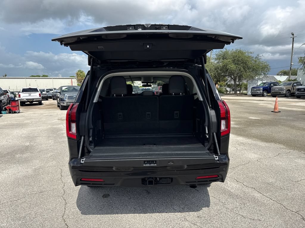 Certified 2025 Ford Expedition Active RWD image 33