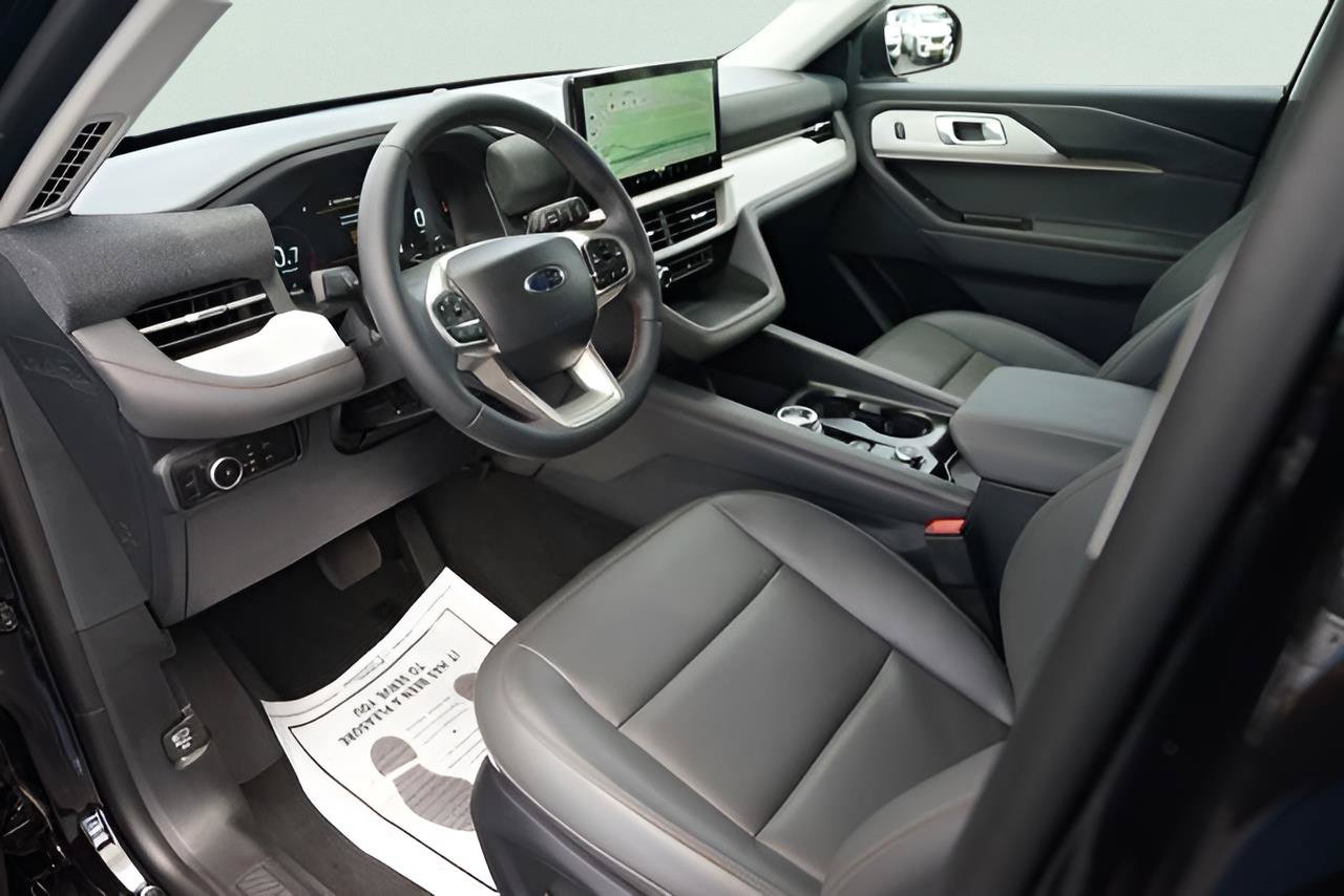 Certified 2026 Ford Explorer Active RWD image 8