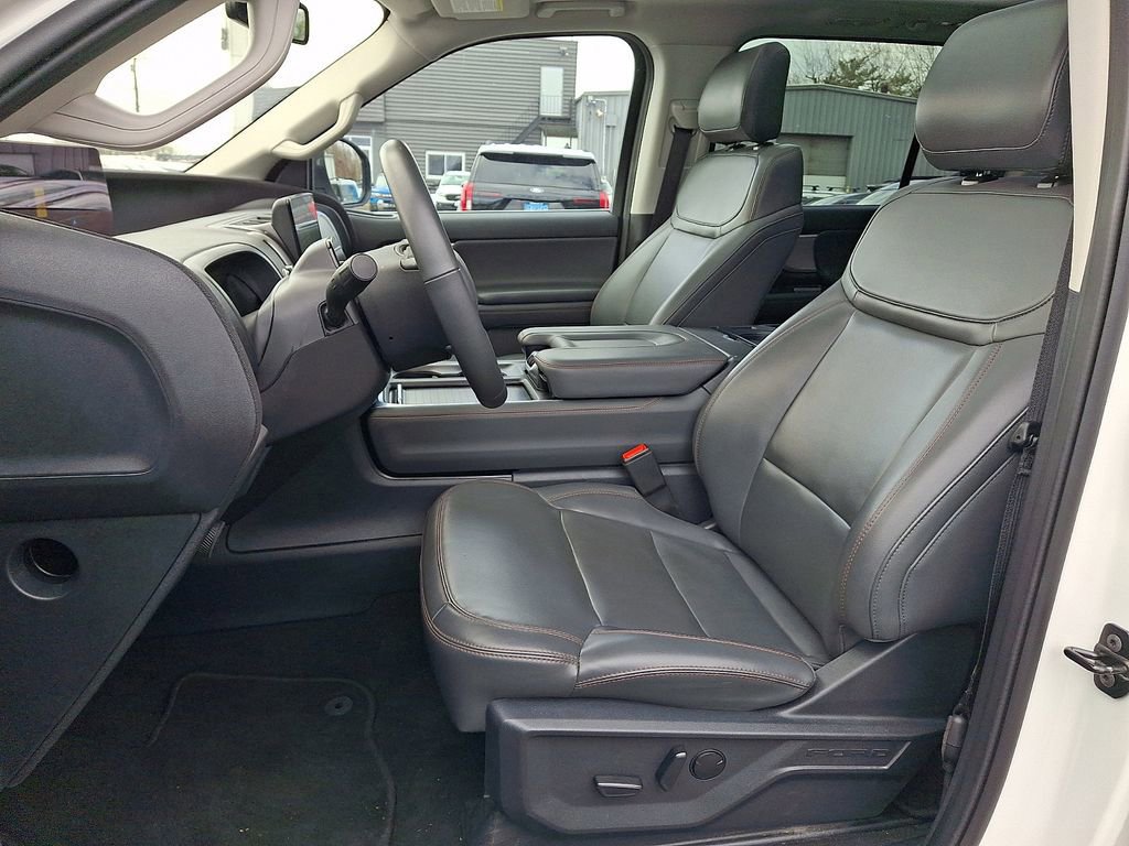 Certified 2025 Ford Expedition Active image 15