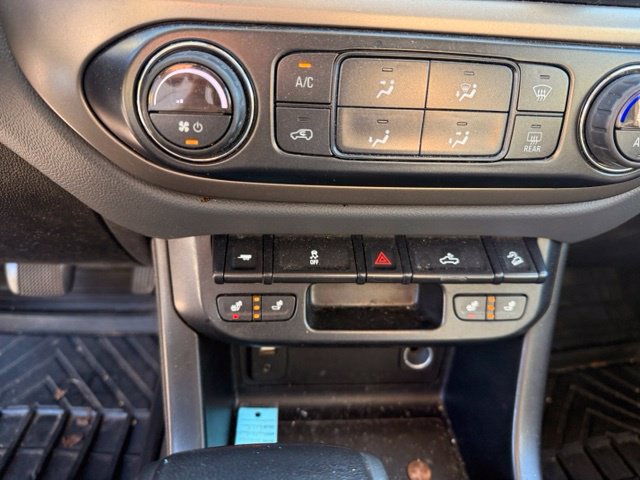 Used 2017 Chevrolet Colorado Z71 w/ Z71 Midnight Edition AWD/4WD image 13