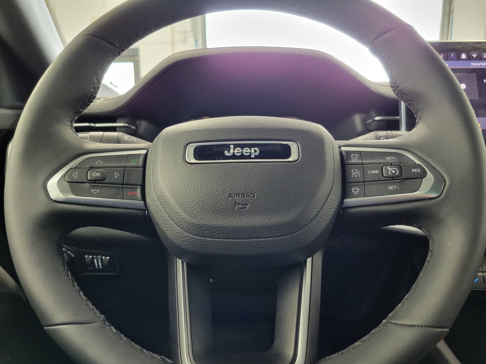 Used 2025 Jeep Compass Limited AWD/4WD image 12