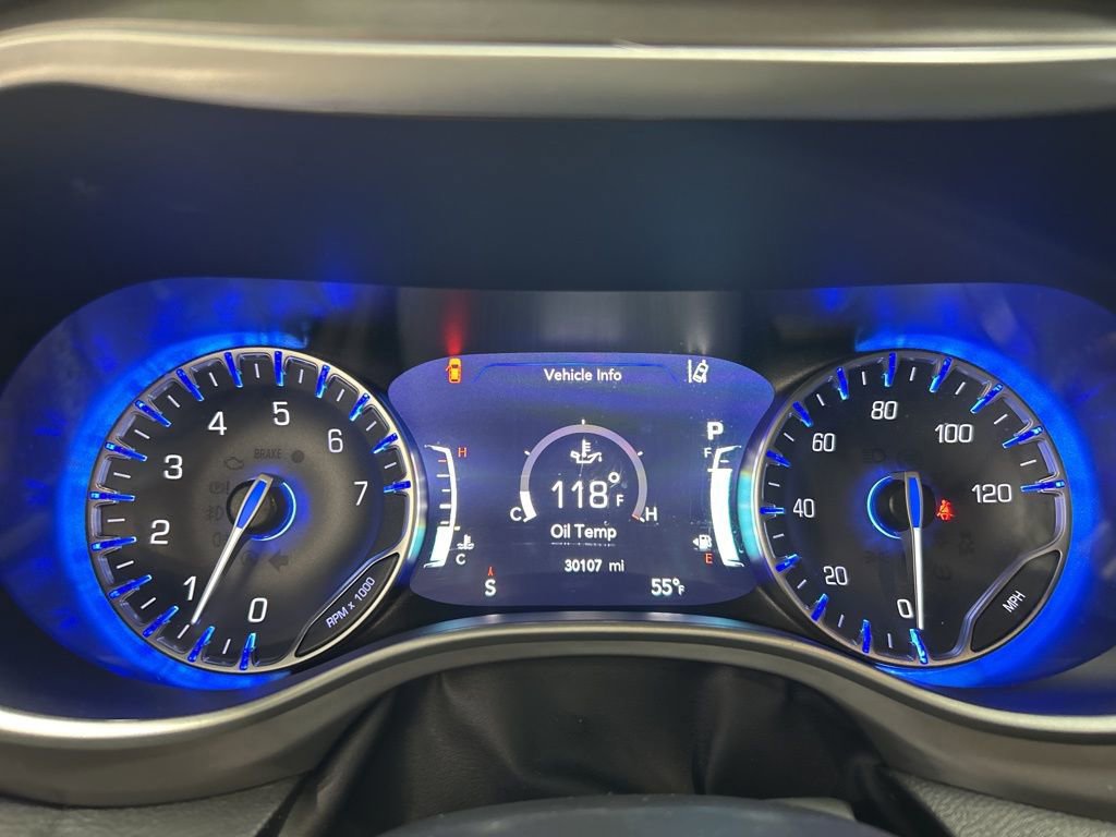 Used 2025 Chrysler Pacifica Select image 17