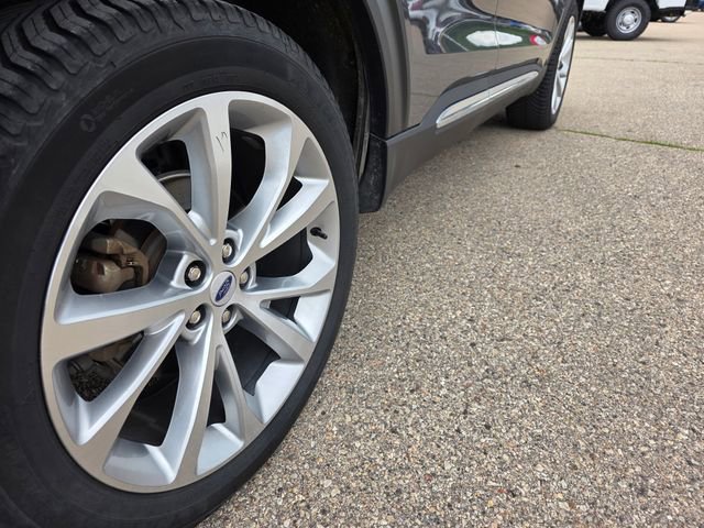 Certified 2023 Ford Explorer Platinum w/ Technology Package AWD/4WD image 43