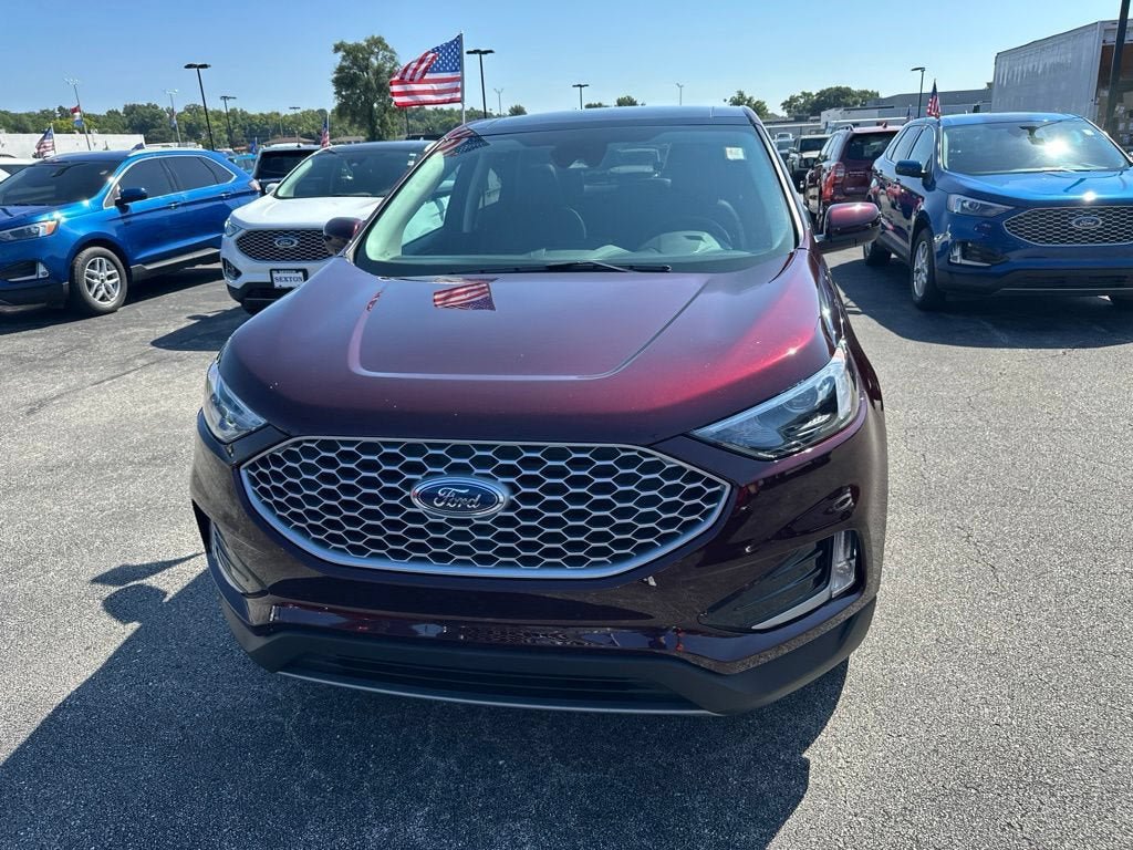 Certified 2024 Ford Edge SEL w/ Convenience Package AWD/4WD image 2