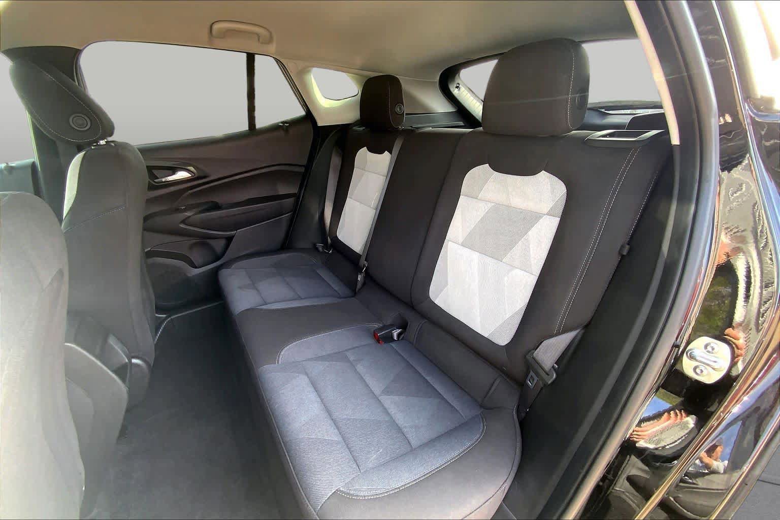 Used 2025 Chevrolet Trax LS FWD image 21