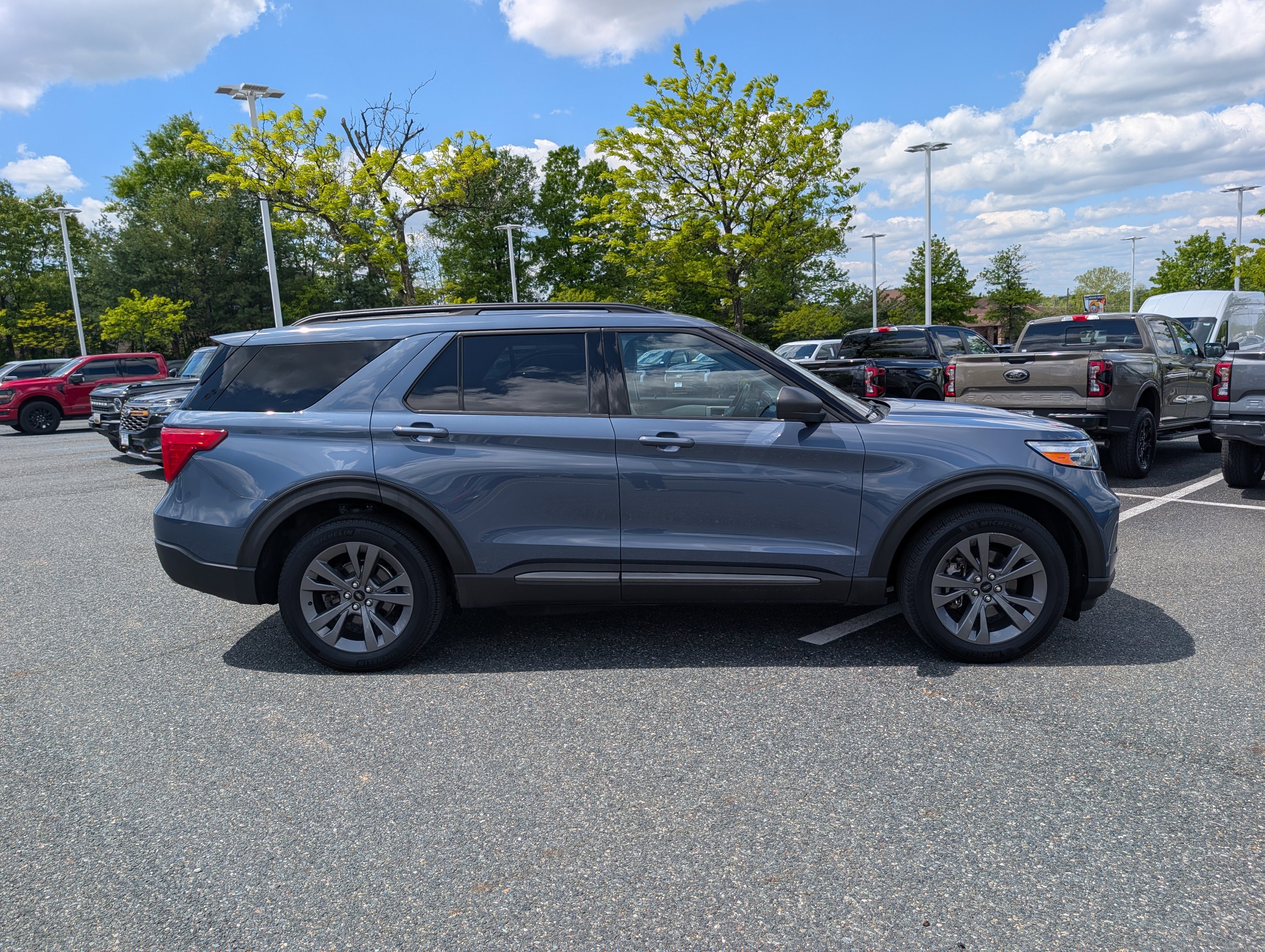 Certified 2021 Ford Explorer XLT w/ Equipment Group 202A AWD/4WD image 2