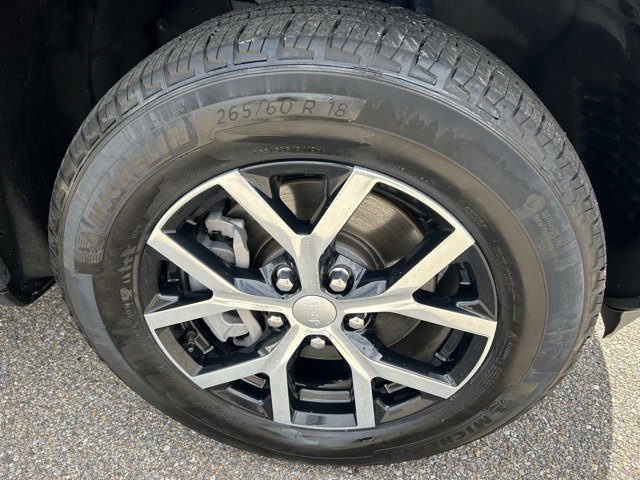 Used 2024 Jeep Grand Cherokee L Limited w/ Luxury Tech Group II image 9