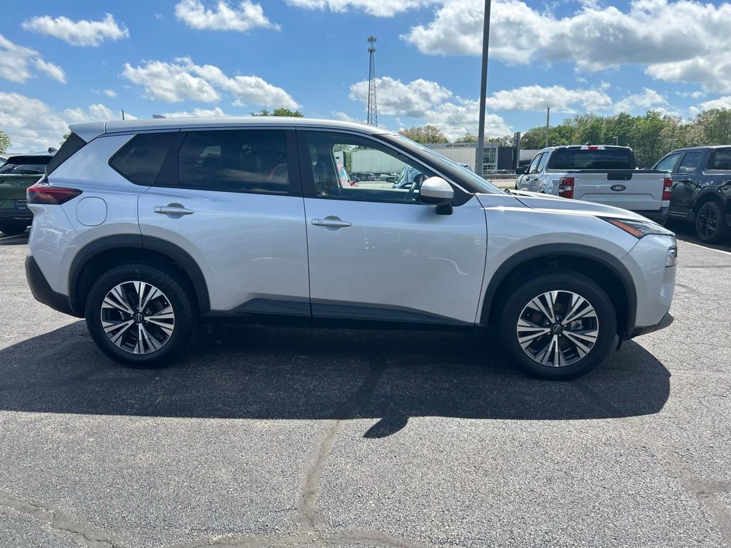 Used 2023 Nissan Rogue SV FWD image 9