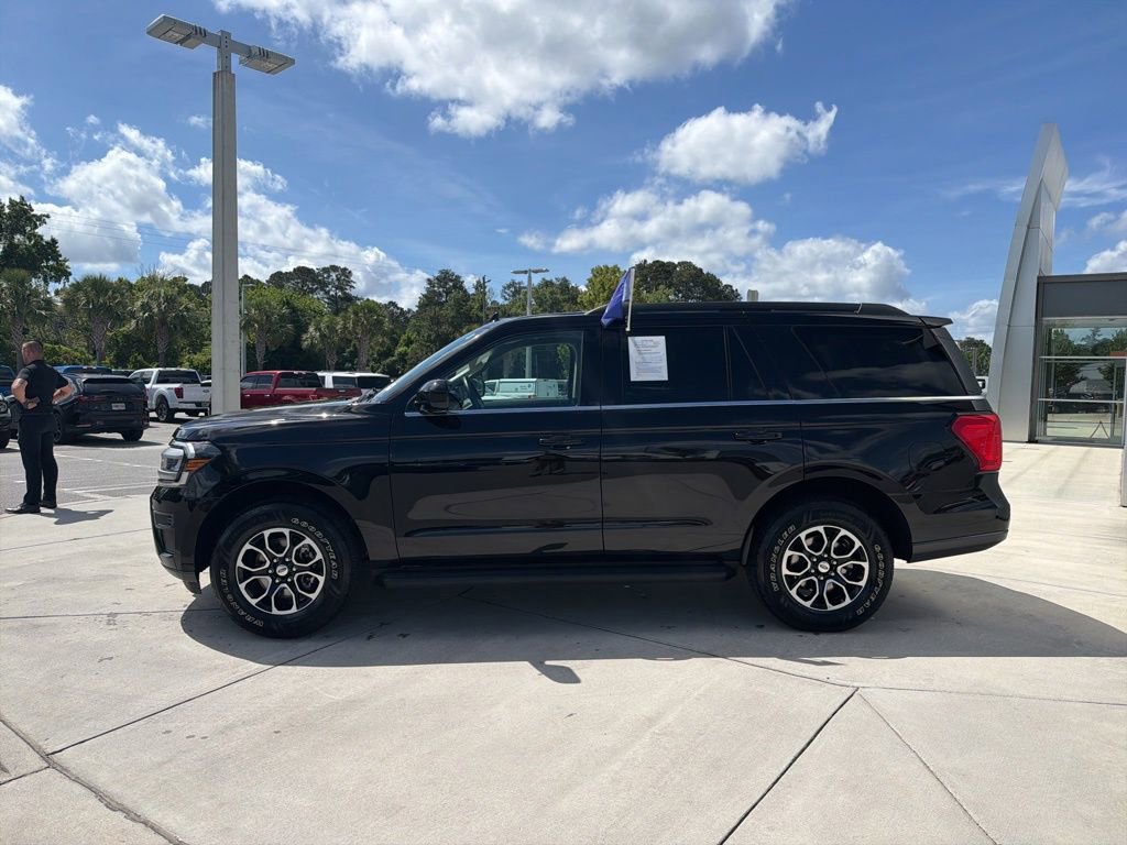 Certified 2024 Ford Expedition XLT RWD image 4