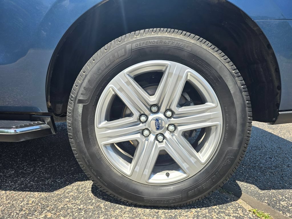 Certified 2018 Ford Expedition XLT w/ Equipment Group 202A RWD image 27