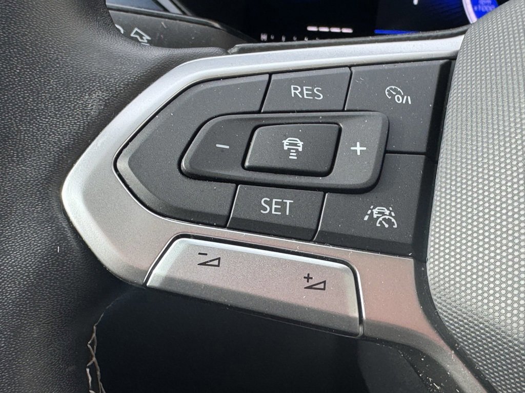 Used 2023 Volkswagen Taos SE w/ Panoramic Sunroof Package image 38