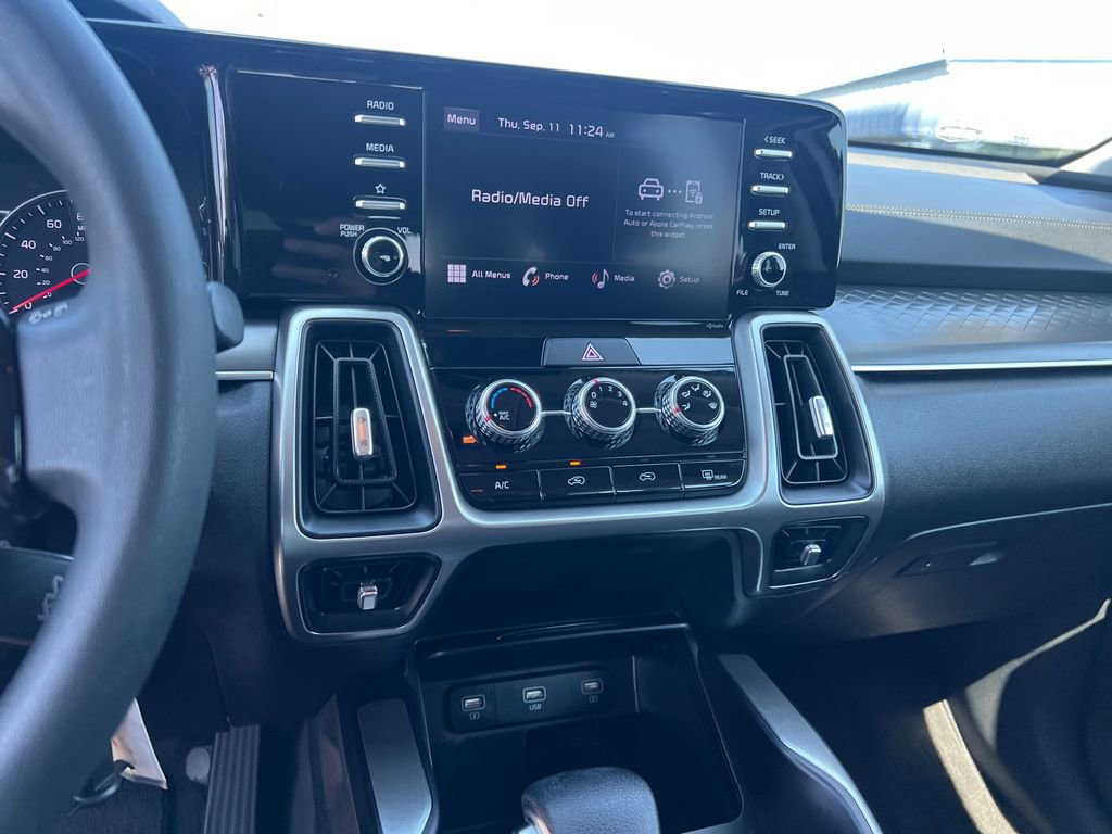Used 2022 Kia Sorento LX FWD image 29