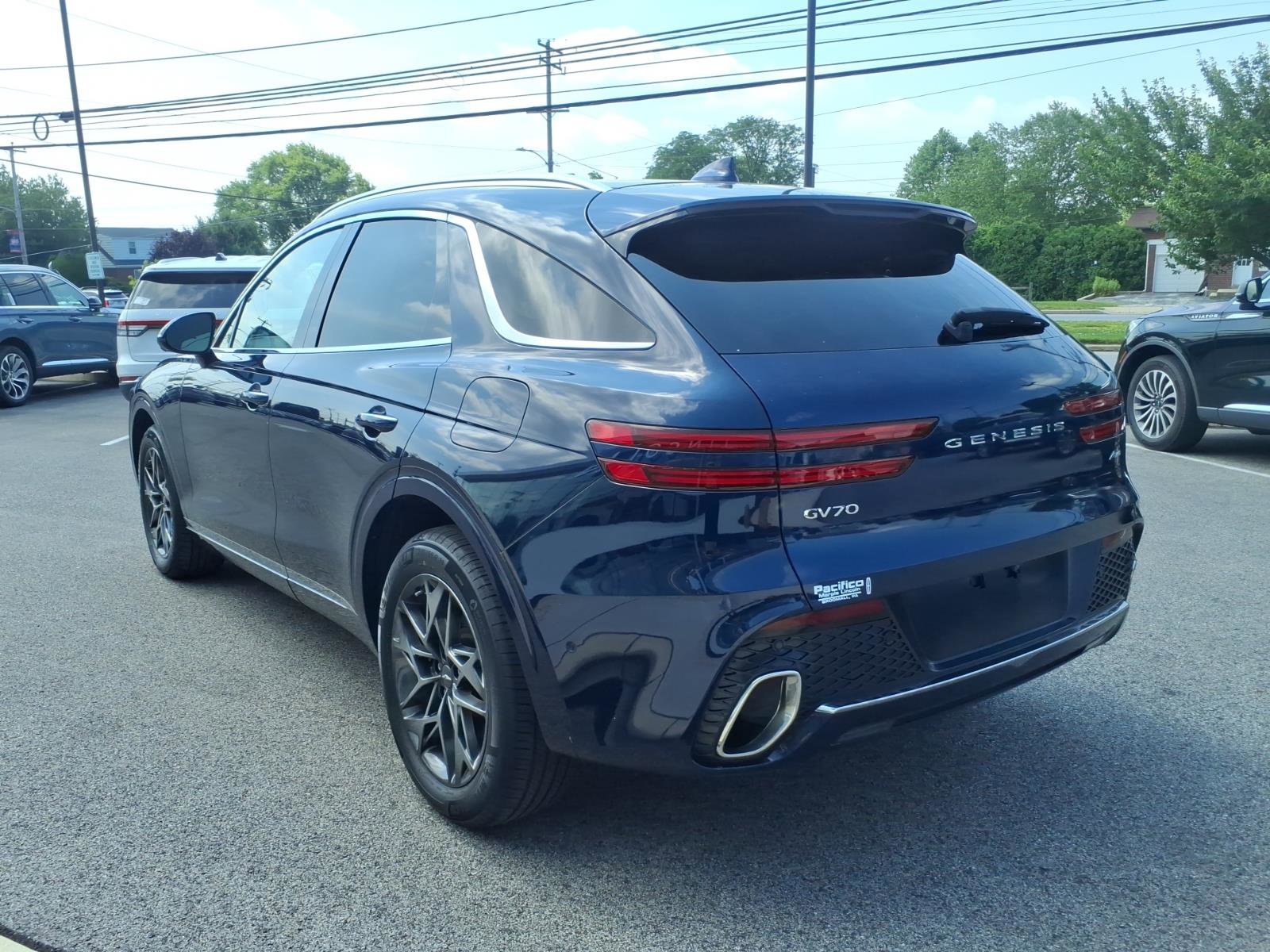 Used 2022 Genesis GV70 2.5T w/ Advanced Package AWD/4WD image 5