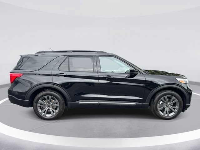 Certified 2023 Ford Explorer XLT w/ Equipment Group 202A AWD/4WD image 4