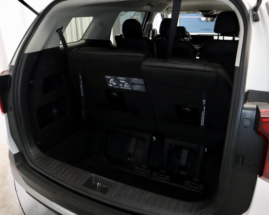 Used 2025 Kia Carnival FWD image 15