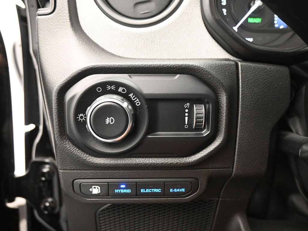 Used 2024 Jeep Wrangler Unlimited image 40