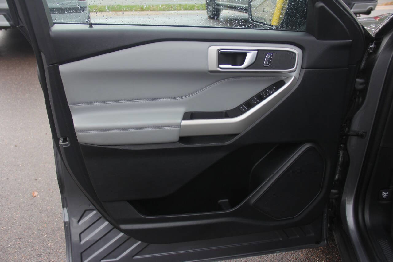 Certified 2022 Ford Explorer XLT w/ Equipment Group 202A image 25