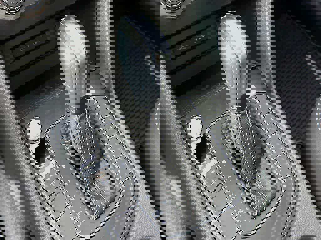 Used 2021 Volkswagen Tiguan SE image 22