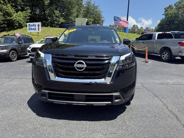 Used 2025 Nissan Pathfinder SV AWD/4WD image 2