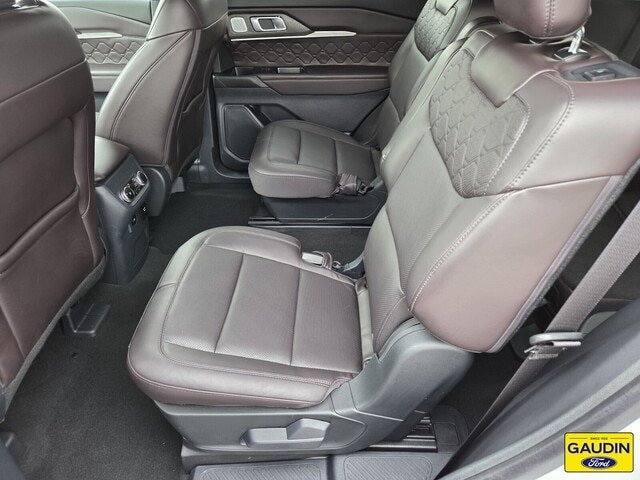 Certified 2025 Ford Explorer Platinum w/ Ultimate Package AWD/4WD image 12