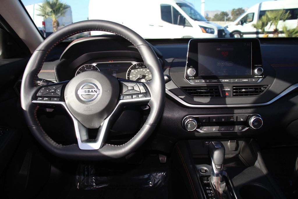 Used 2021 Nissan Altima 2.5 SR w/ SR Premium Package image 17