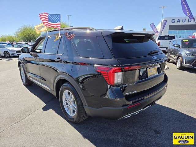 Certified 2025 Ford Explorer Active w/ Active Comfort Package RWD image 5