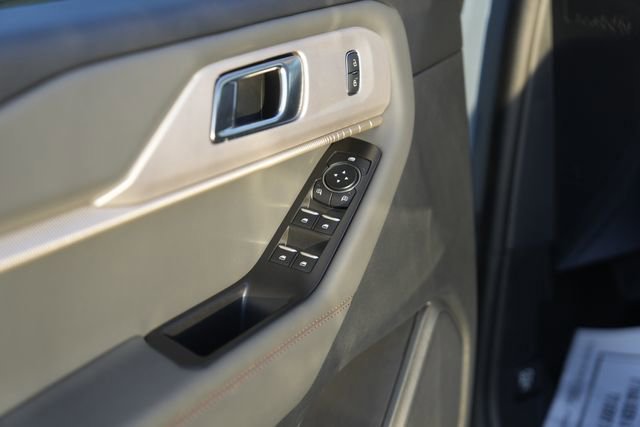 Certified 2025 Ford Explorer Active w/ Active Comfort Package image 31
