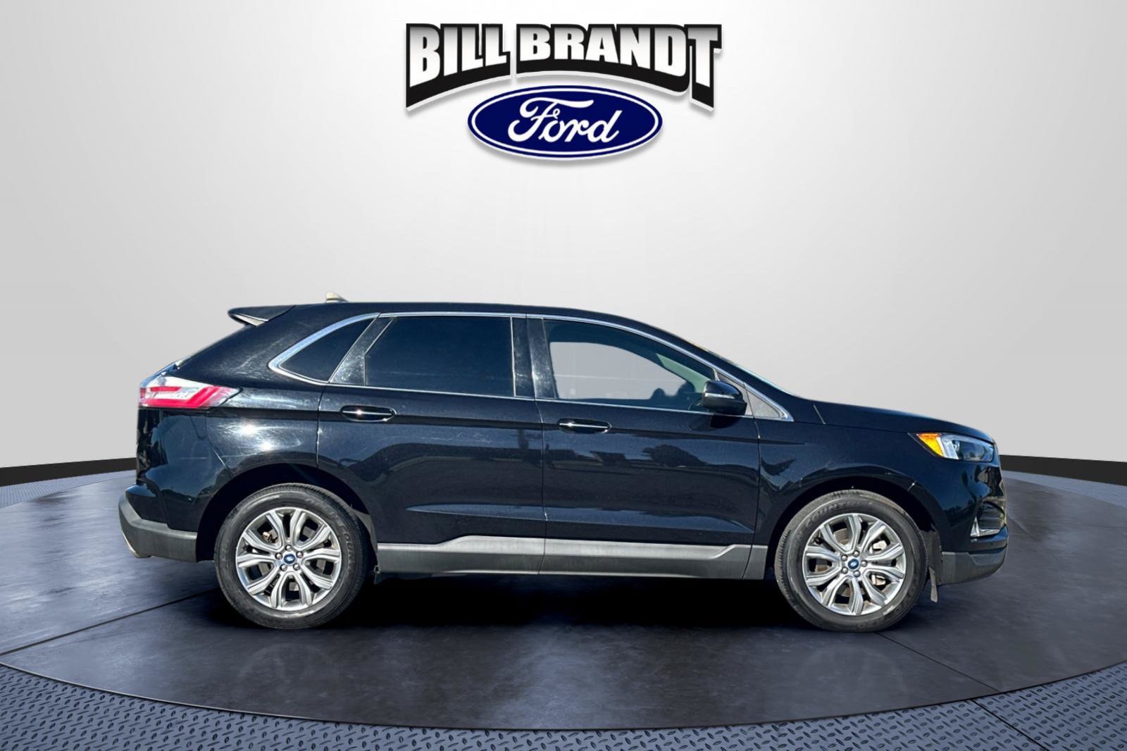 Certified 2022 Ford Edge Titanium AWD/4WD image 2