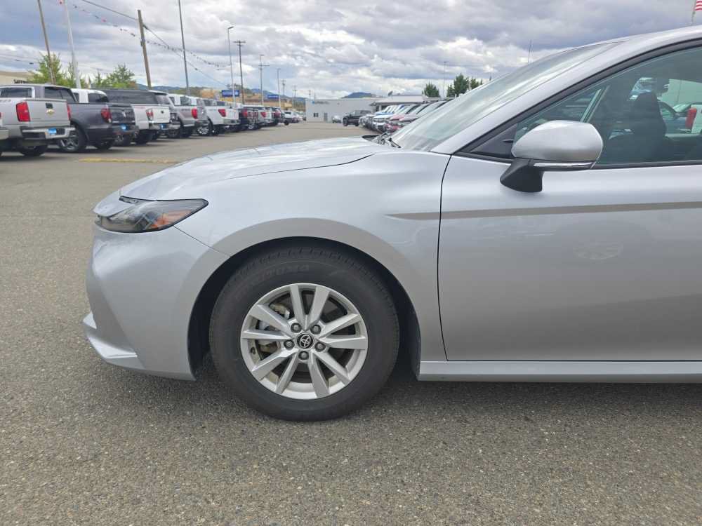Used 2025 Toyota Camry LE FWD image 20