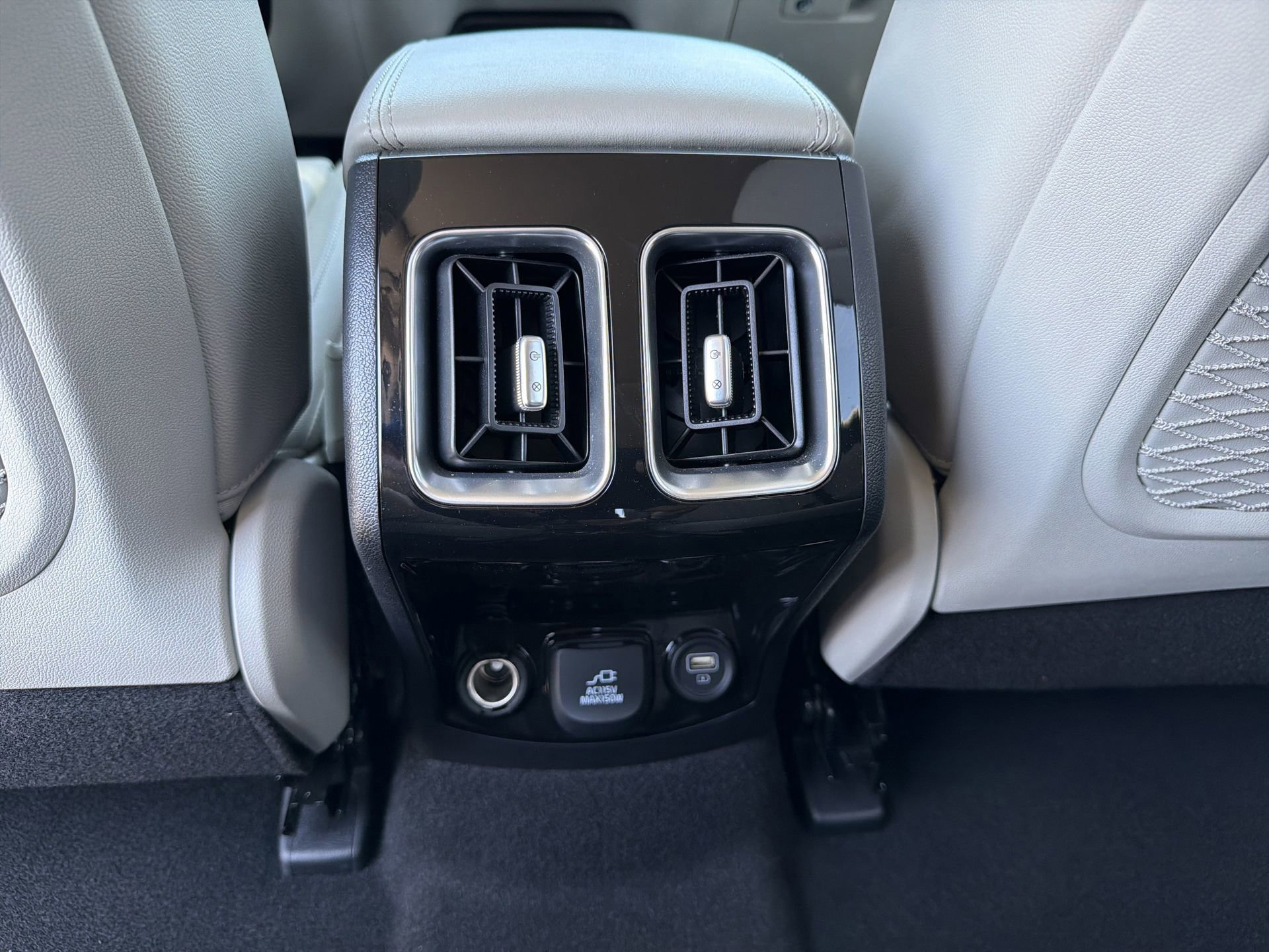 Used 2023 Kia Sorento SX Prestige image 11