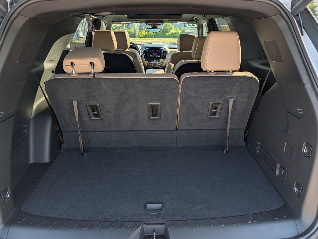 Used 2023 Chevrolet Traverse Premier FWD image 28