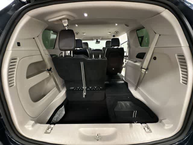 Used 2023 Chrysler Pacifica Touring-L FWD image 25