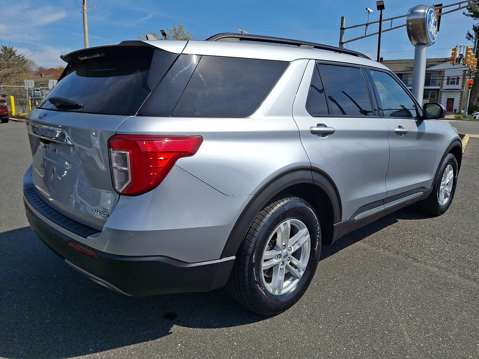 Certified 2022 Ford Explorer XLT w/ Equipment Group 202A AWD/4WD image 11